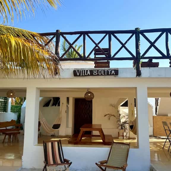 1 Street from the beach w/Pool, Rooftop Bar & A/C - Image 1